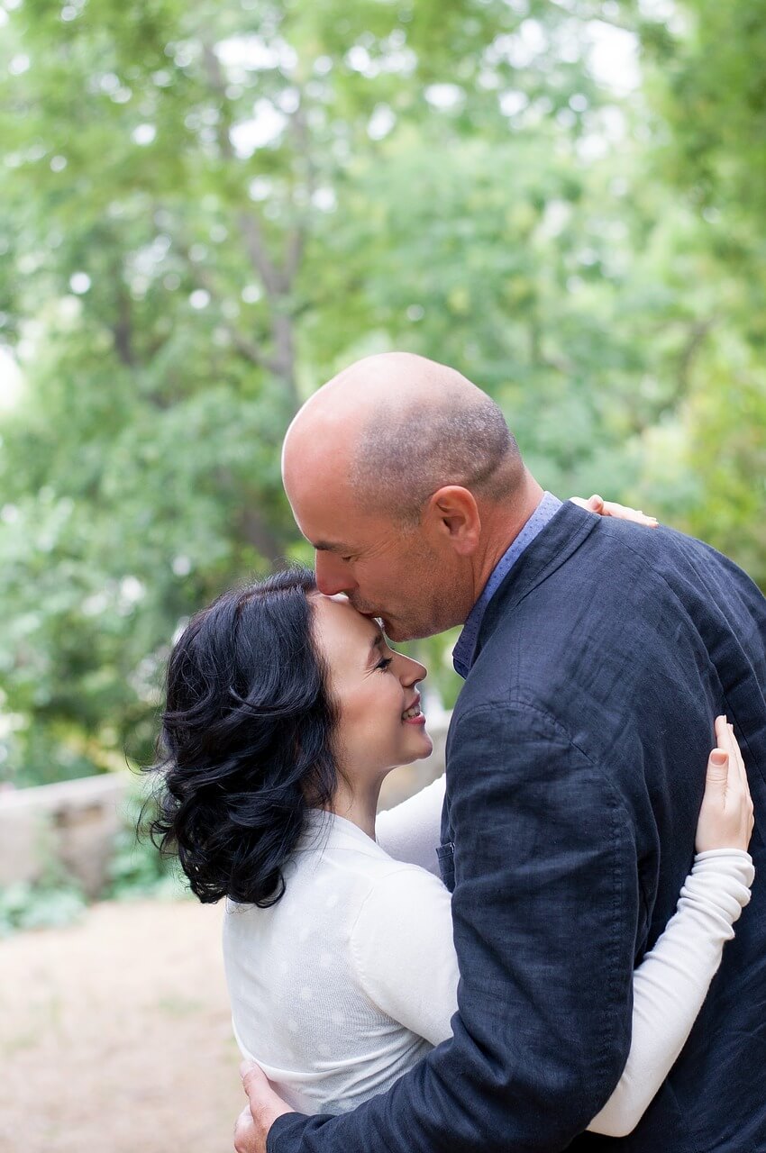 Bariery, kt&oacute;re uniemożliwiają nam poznanie kogoś po 50-tce